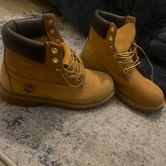 Worn timberlands with scruff on side - Picture 3 of 3